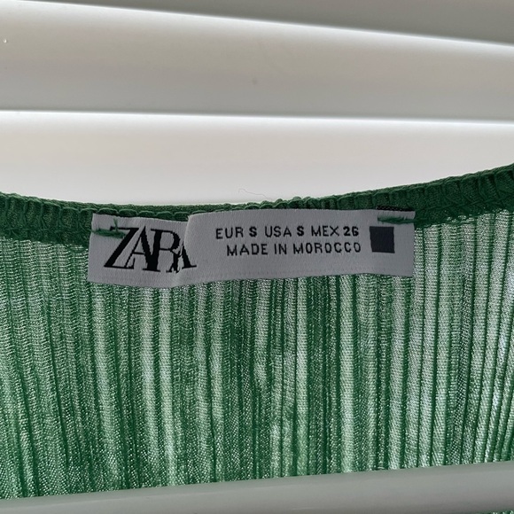 Zara Elegant Sleeved Green Pleated Top - Picture 4 of 5